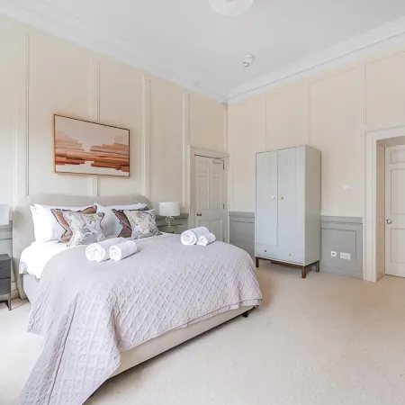 Modern Comfort in a Classic Bath Setting - VAT Q