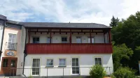Hotel am Untreusee Hotels near Labyrinthruine im Bürgerpark Theresienstein
