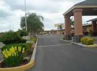Village Inn Hotels in Tulare