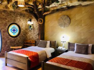 Seruni Hotel Hobbit House