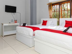 RedDoorz Plus Near Transmart Kairagi Dua Manado