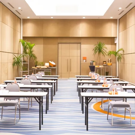 Harris Hotel and Conventions Kelapa Gading Jakarta Отели рядом с достопримечательностью «Мал Арта Гадинг»