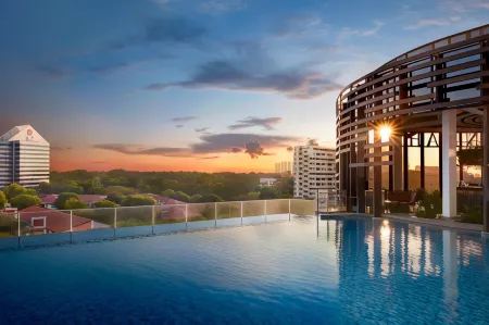 Momentus Hotel Alexandra Отели рядом с достопримечательностью «E-Waves Fishbyte Pte Ltd»