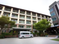 Sinsuvarn Airport Suite Hotel Hotels near The Paseo Mall