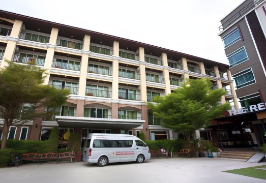 신수만 에어포트 스위트 호텔 수영장 전경