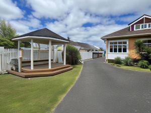 Parakai Geothermal Motel