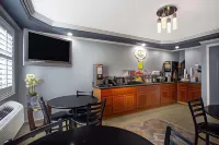 Super 8 by Wyndham Chico - breakfast