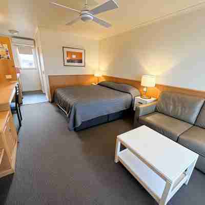 Summerhill Motor Inn Rooms