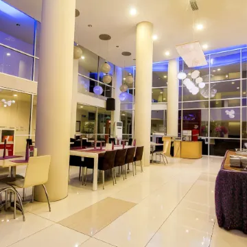 Royal Hotel n' Lounge