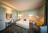 Hotel Ovidius Hotel dekat SICS Group