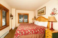 Red Hawk Lodge by Summit County Mountain Retreats Hotels in Dillon