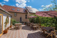 Babi Guesthouse - Babi Vendégház Hotels in Csopak