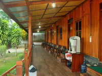 Ue Datu Cottages Hotel di Pamona Utara