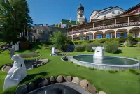 Romantik Hotel Turm Hotels in Tires
