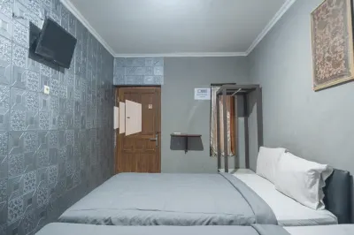 Crown Residence Near Tugu Yogyakarta Mitra RedDoorz Hotel a Jetis