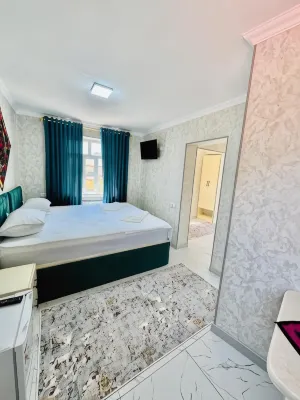 Khan Apartments - Kitchens