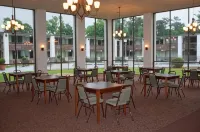 Landmark Inn - parking