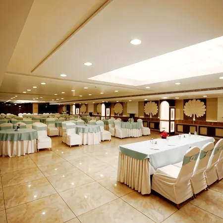 Pinnacle by Click Hotels, Lucknow
