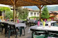 Hôtel Restaurant Bar Auberge de Costaroche / Restaurant ouvert du lundi au vendredi de 12h à 14h Hôtels à : Venthon