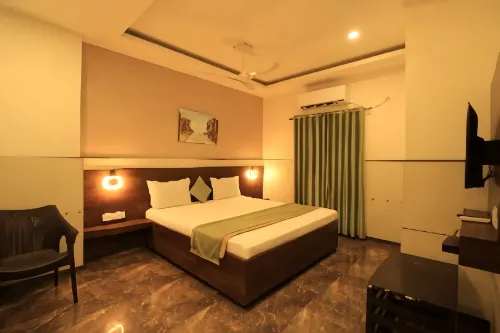 Hotel Grand Gayathri - parcheggio