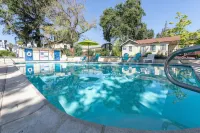 Skylark Shores Resort Hotels in Upper Lake