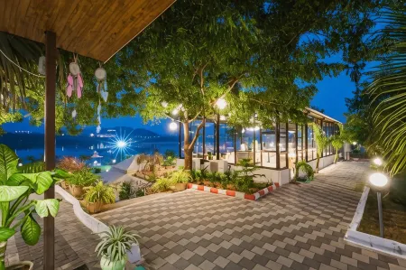 RiverView Tent Resort Отели рядом с достопримечательностью «Стейтью Оф Юнити»