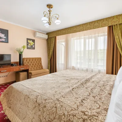 Tizdar Family Resort & Spa (Тиздар) Отели рядом с достопримечательностью «Пляж Веселовка»