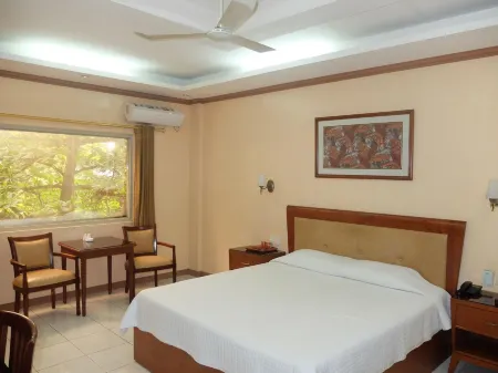 Pacific Breeze Hotel and Resort Отели рядом с достопримечательностью «Филдс-авеню»