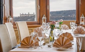 Schlosshotel Steinburg