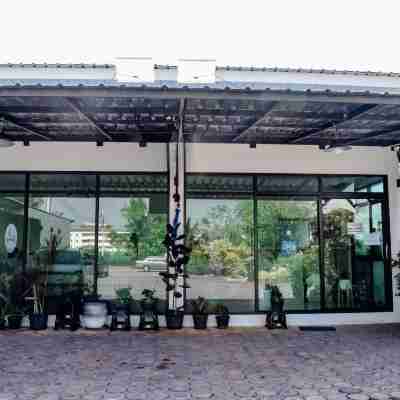 Klong Cafe & Resort Hotel Exterior