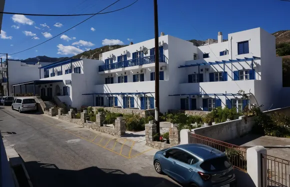 阿多尼斯納克索斯酒店