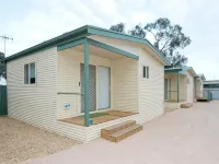 Paringa Caravan Park Hotele w: Renmark
