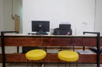Urbanview Hotel AVA Semarang near Akademi Kepolisian Semarang by RedDoorz