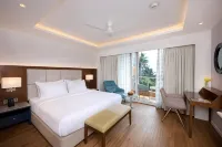Golden Tulip Goa, Vagator - parking
