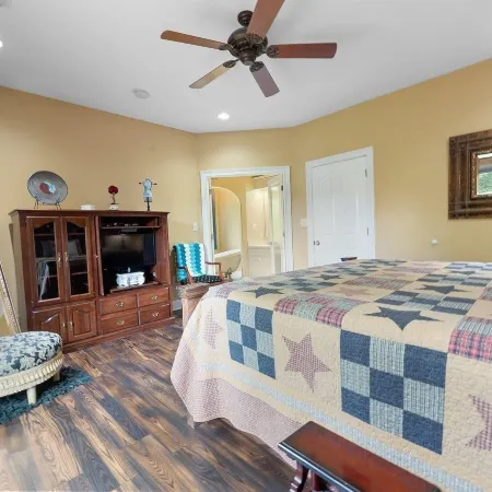 Enchanted Primrose 2 Bedroom Chalet by RedAwning
