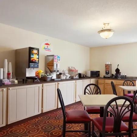 Super 8 by Wyndham Evansville North