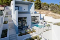 White Cliff Luxury Suites - Pools