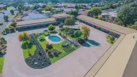 Statesman Motor Inn Отели в г. Рутерглен