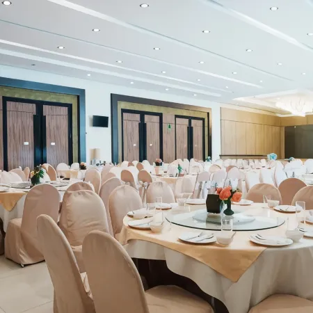 Green Hotel and Resort Отели рядом с достопримечательностью «Храм Тхунг Сетхи»