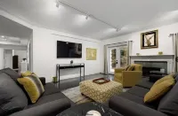 Charming 2-bedroom apartment nestled in nature behind the Broadmoor Hotel.