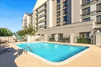 Wyndham Garden Kansas City Airport Hotel a May