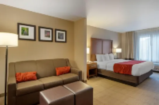 Comfort Suites Anchorage International Airport