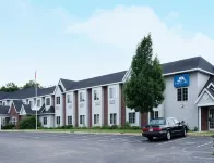 Americas Best Value Inn and Suites Racine فنادق في راسين