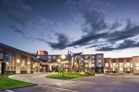 Best Western Plus Edmonton Airport Hotel Отели в г. Ледук