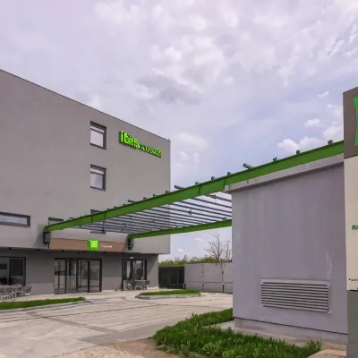 Ibis Styles Bucharest Airport Hotel dekat Kebun Binatang Zoo Baneasa