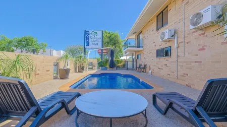 Emerald Central Palms Motel Отели в г. Эмеролд