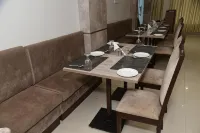 Hotel Girija Sunrise 300 Meter from Baba Dham Temple - breakfast