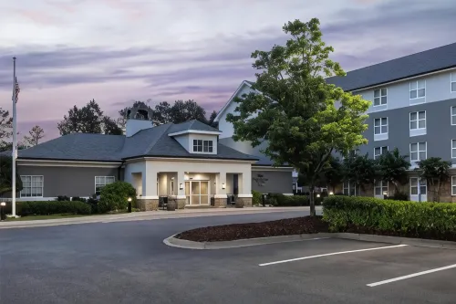 Homewood Suites by Hilton Birmingham-South/Inverness فنادق في Shelby County