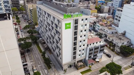 Ibis Styles Lima San Isidro Отели рядом с достопримечательностью «Университет Лима»