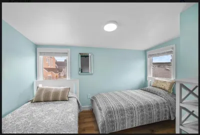 Beautiful condo steps away from the beach in Manasquan 피셔맨스 코브 보호관리지구 주변 호텔